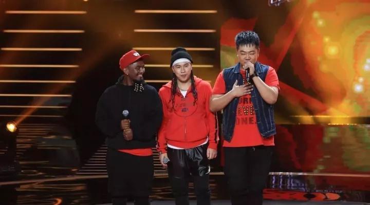 昨晚我把奶奶的广场舞歌曲换成了这些歌 ，结果小区瞬间嗨爆了…