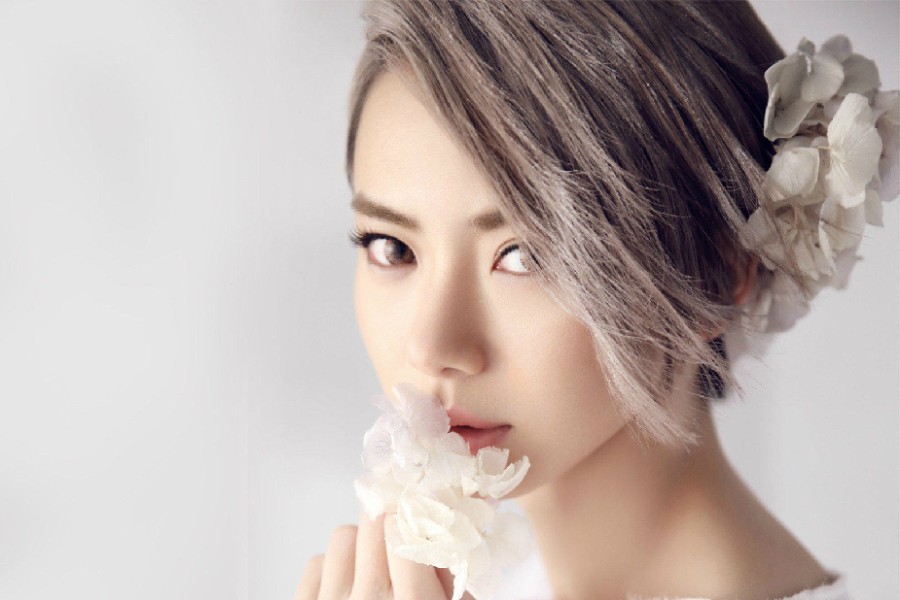 戚薇上海举办生日会，首场新歌《回旋木马的孤单》