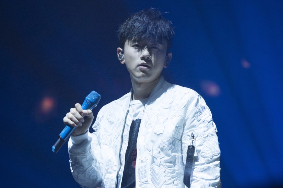 张杰《我想》世界巡演厦门开唱，李荣浩热舞助阵