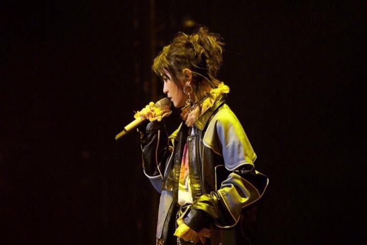 《蒙面唱将》“面包不是超人”揭面，表演才艺被封“叫母”