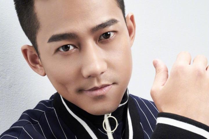 与父亲一起调侃社会问题，苏醒新歌《Allen请注意》嘻哈上线