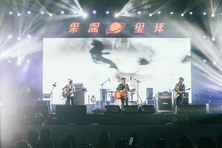 她被工作折磨,被爱情抛弃,却在最绝望的时候被这首歌拯救…