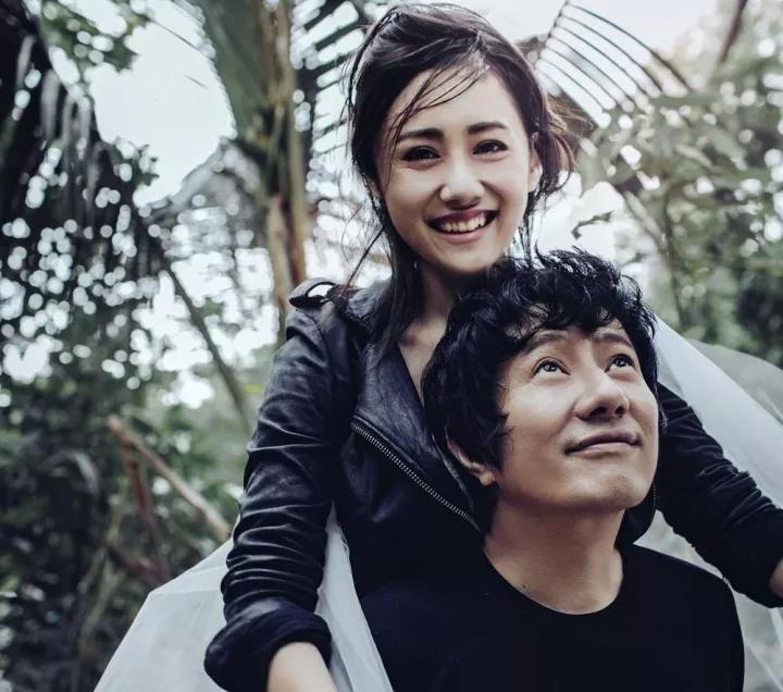 郑钧50岁生日献唱《那些花儿》送老婆：感谢朴树夫妇当年的撮合