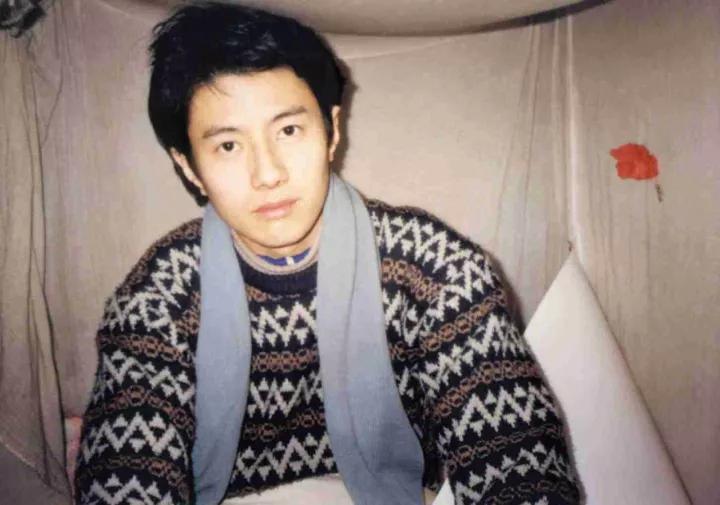 郑钧50岁生日献唱《那些花儿》送老婆：感谢朴树夫妇当年的撮合