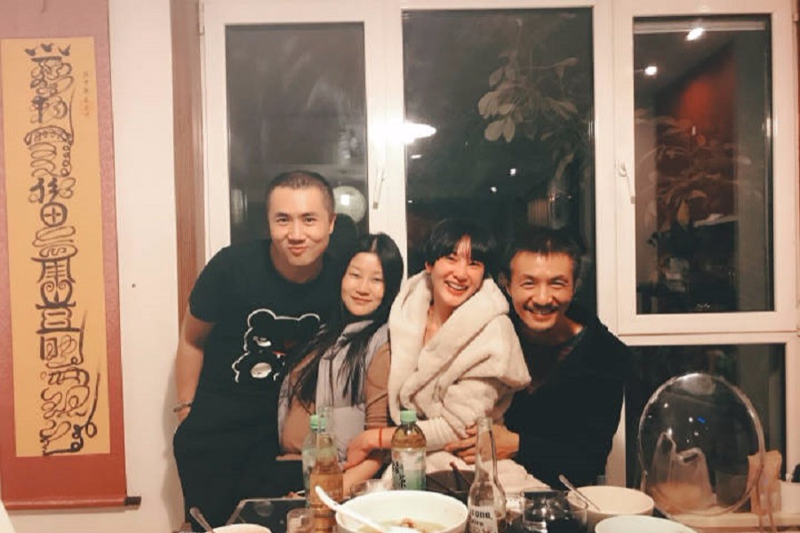 朴树老婆晒出朴树庆生现场照，两人罕见合体撒狗粮