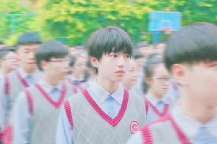 王俊凯文章登《光明日报》，号召大家向生活学习
