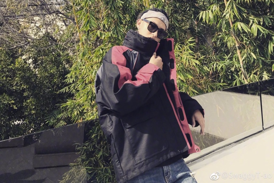 黄子韬夜探母校遭拒，直称自己是明星都没用