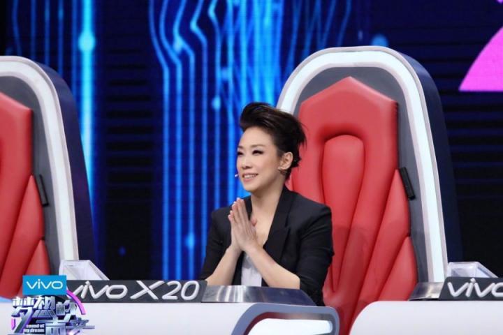 林忆莲《血腥爱情故事》火力全开，摇滚之魂不灭唱出3D效果