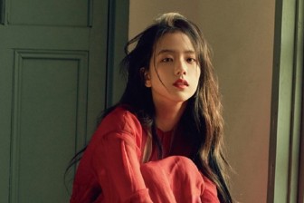 BLACKPINK智秀首次单独画报公开，清纯少女颜值吸睛