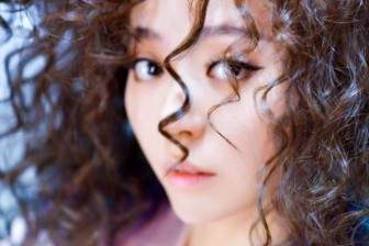 张靓颖《DUST MY SHOULDERS OFF》MV