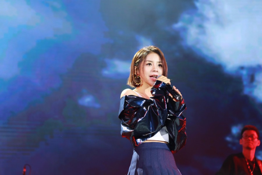 一人包揽全部词曲创作，金玟岐全新专辑《大七电台》上线