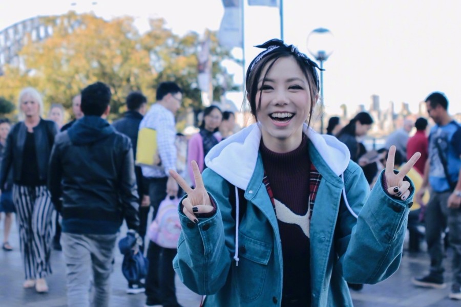满载着香港情怀，邓紫棋全新粤语单曲《Victoria》上线