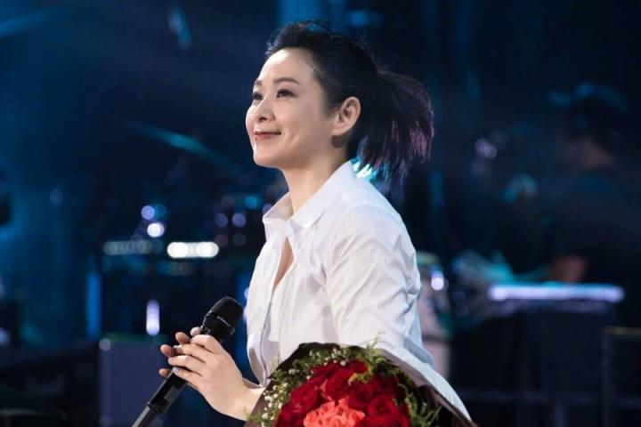 刘若英发催泪长文：所有的保姆都曾经是我们的家人