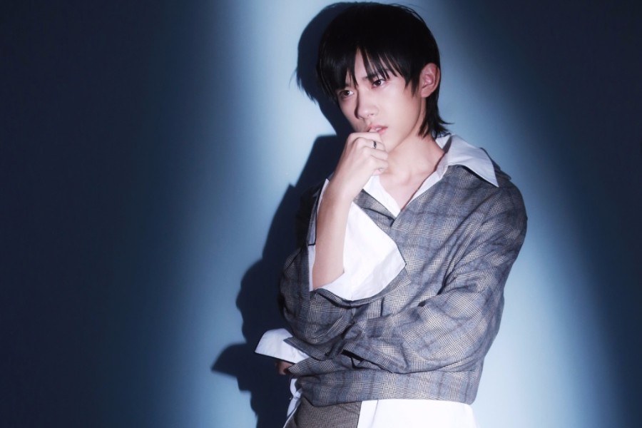 易烊千玺17岁生日发布新单曲：逢凉野性，千面千玺