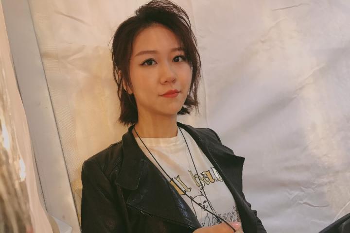 想同你分享浪潮与风，将你带进谢春花的美丽世界