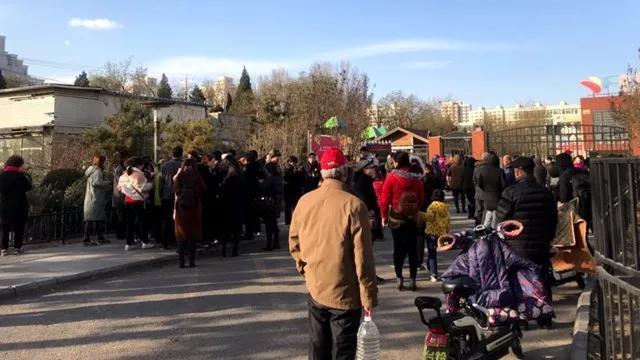 红黄蓝高管喜极而泣： 股价飙涨20%，现在连罪名都洗白了