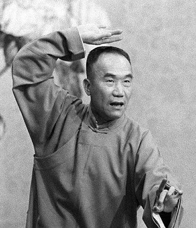 曾被迫害到血肉模糊的相声大师侯宝林,已在人们心中活了100年