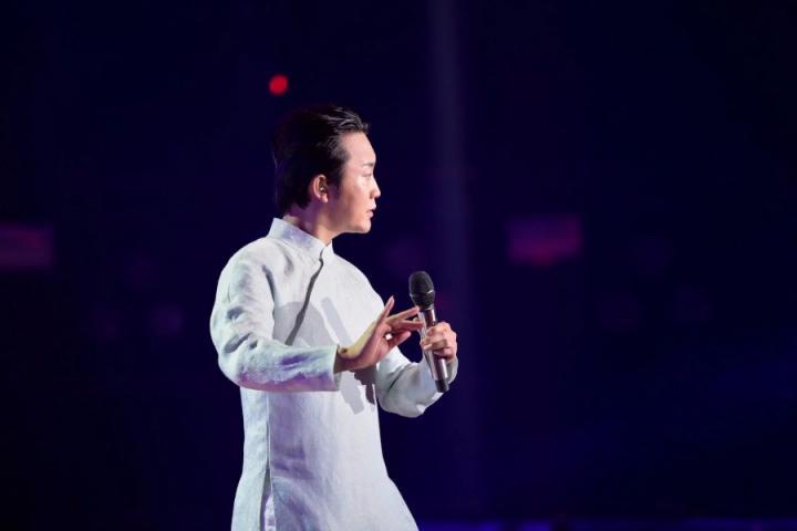 贵妃变rocker，李玉刚演绎摇滚版《新贵妃醉酒》