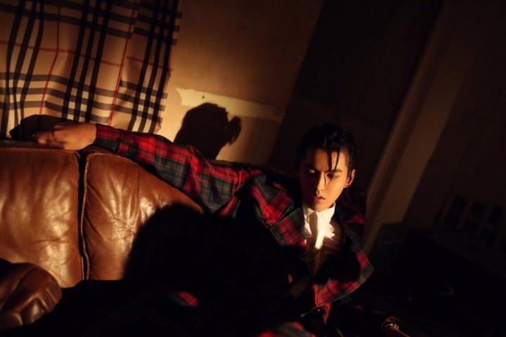第一个登顶iTunes总榜的华人，Billboard是这样评价吴亦凡的