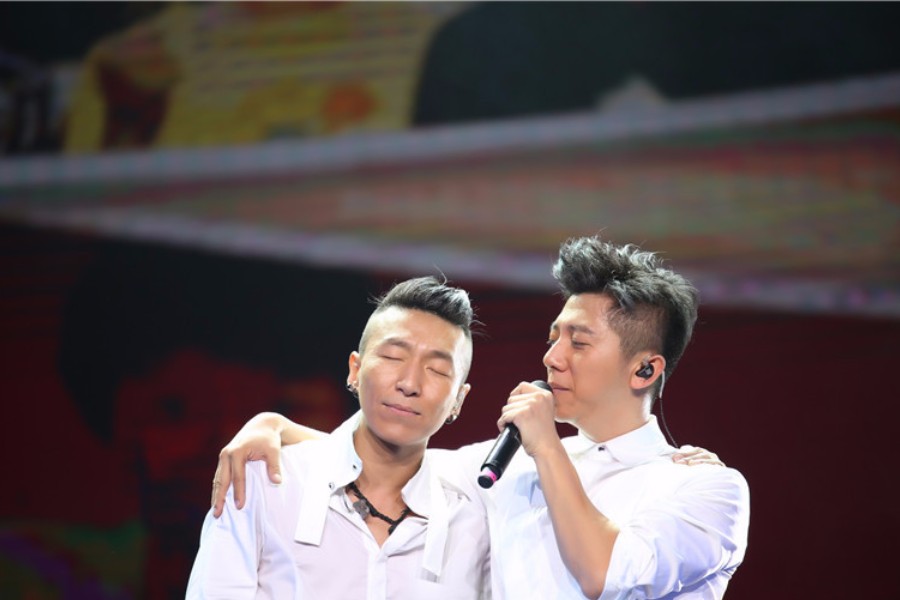 不仅颠覆改编，还加入现场即兴！羽泉演绎齐秦经典《痛并快乐着》