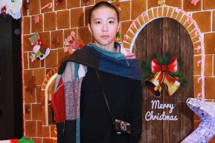 窦靖童自曝单身许久，剃过光头后王菲却毫无反应