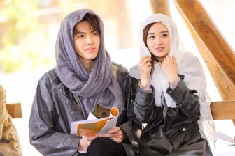 吴亦凡、赵丽颖合作单曲《想你》MV上线，两个年代的相遇
