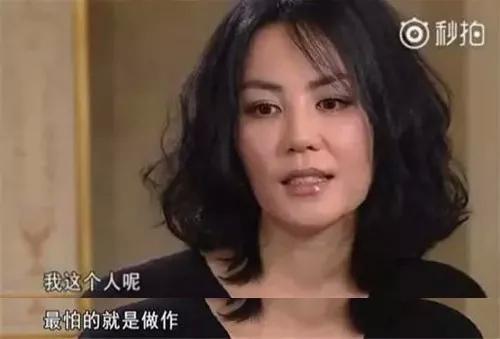 窦靖童一人背着吉他去旅行,国民老公的随性你学不来!
