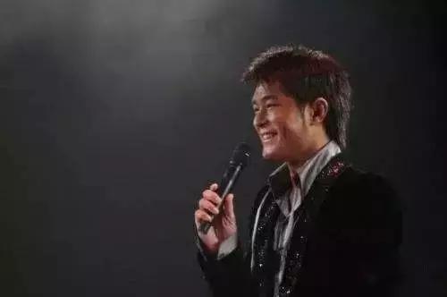 隐退歌坛10年的他再度开嗓,居然靠一首歌就打败了陈奕迅…